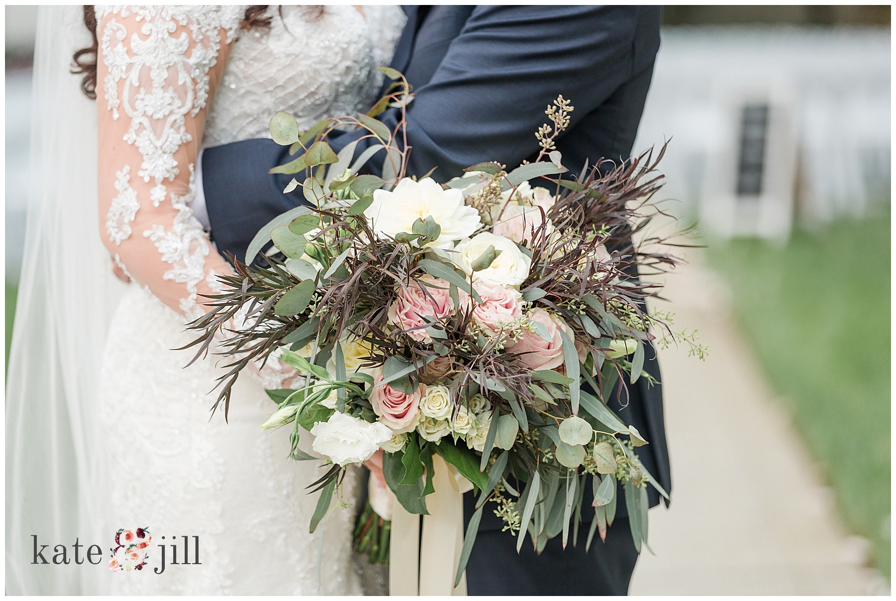 bride and groom bouquet